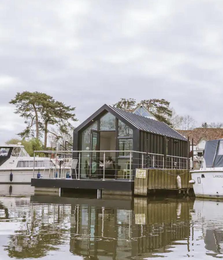 Water Cabin With Water Sports Equipment And Bikes, Bath Bristol Eksteriør billede