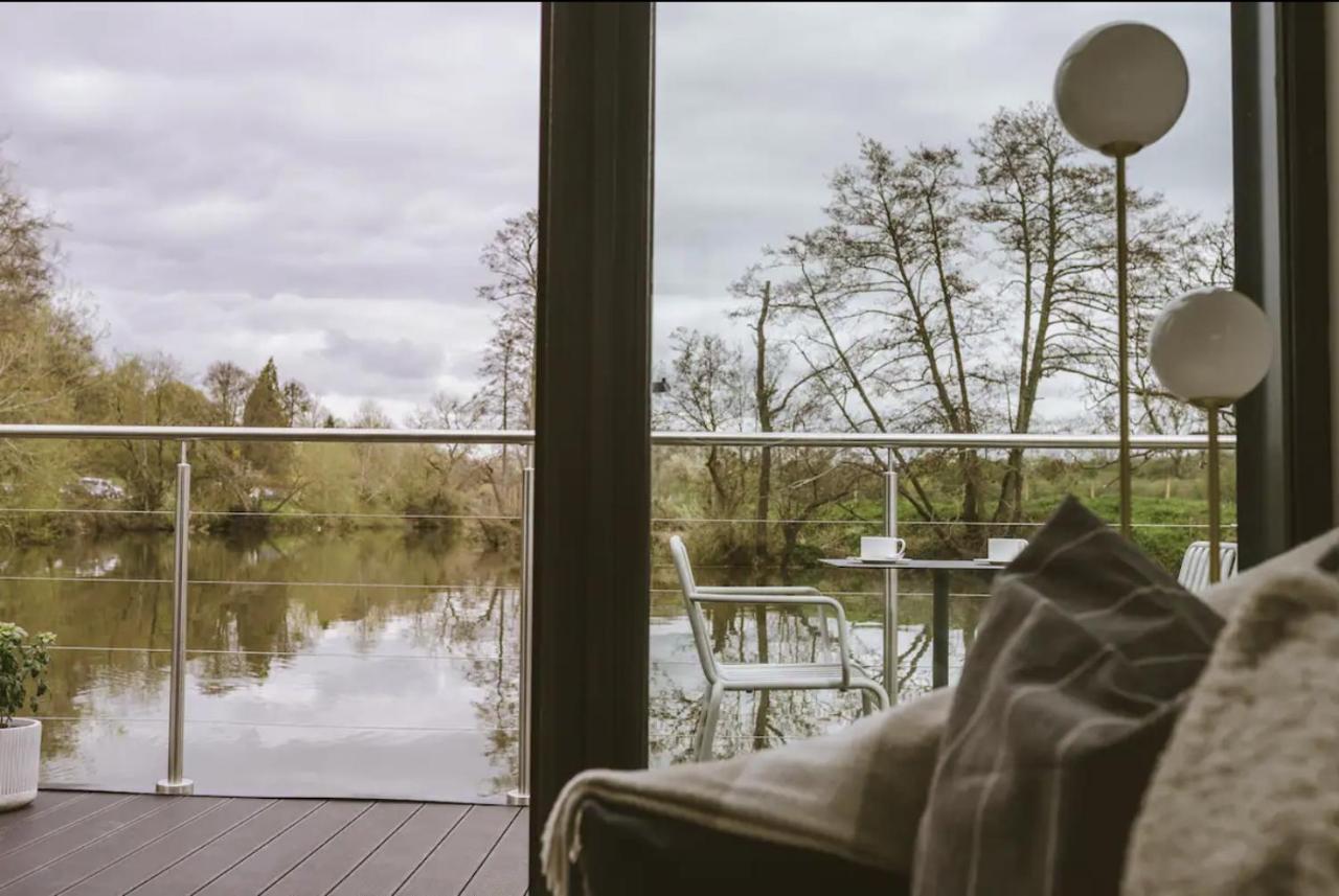Water Cabin With Water Sports Equipment And Bikes, Bath Bristol Eksteriør billede
